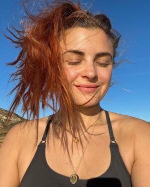 Stephanie Simbari Instagram - More love ❤️ more connection ✨more realness 🌀* less filter, more authenticity * more humanity,  less virtuality *more creation, less division * our intentions, visions, alignments and actions create our reality…mind your energy, open your heart 💜 sending you all so many well wishes for health and joy on this New Moon 🌙 Xmas eve 🎅🏽2022