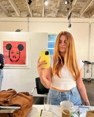 Stephanie Simbari Instagram - Finding my way with LA this time hasn’t been easy but with the help of good friends, a karaoke machine, a giant mama, hair dye, comedy shows, and some cosmic body art I’m feeling the winds of change and landing with myself in wild new ways… but damn this eclipse season is a real exercise in transformation and squeezing uncomfortably though the darkness ✨🫠