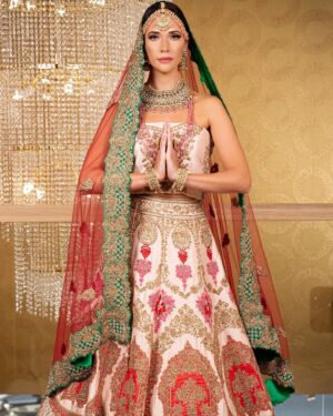 Stephanie Tripp Instagram - Namaste....🙏
Hair: @lusshbeauty
Mua: @zunaira.makeup
Styling: @baabul_london
Jewellery: @nargis_collections
📷: @antoniofrigeni_ph
....
#indianbridal #indianbridalwear #indianbridalmakeup #indianbridaljewellery #bridal #makeup #jewellery #indianjewellery #indianwedding #namaste #bridalmakeup #bridalhair #bridaljewellery