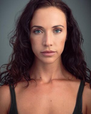 Stephanie Tripp Instagram - Another headshot from my session with @forresterphotos 🙏🏼
....
#actor #actorslife #actors #actorheadshots #actorheadshot #headshot #headshots #portraitphotography #portrait #photography #headshotphotographer #art #artist