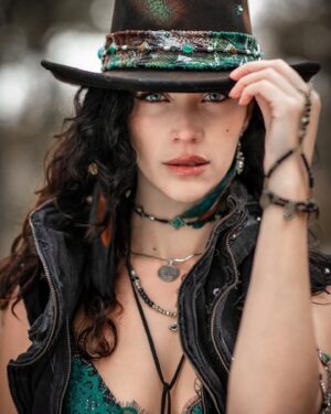 Stephanie Tripp Instagram - Howdy ma’m....
Accessories & styling: @verablack8 
Waistcoat: @psylofashion 
📷@ralucads 
....
#cowgirl #fashion #customhat #hat #bespoke #bespokedesign #countrystyle #jewellerydesigner #jewellery #feathers #hairfeathers