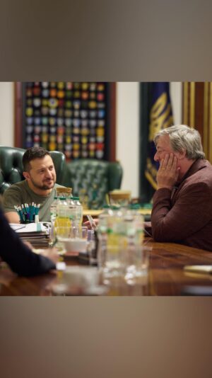 Stephen Fry Instagram - It was a cordial and friendly meeting. We talked about a variety of aspects of Ukrainian life. About our culture, people, resilience, and the heroism of Ukrainian defenders.

We hope to meet again soon!

🇺🇦🇬🇧

——

Тепла дружня зустріч. Поговорили про різні сфери життя України. Про культуру, людей, стійкість і героїзм українських захисників. 

Будемо раді зустрітися знову!

🇺🇦🇬🇧