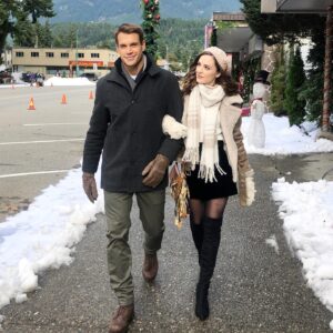 Stephen Huszar Instagram - On location & behind da scenes with Charlotte & Matt! @lauraosnes #AHomecomingForTheHolidays #hallmarkmovie #hallmarkmoviesandmysteries
#miraclesofchristmas