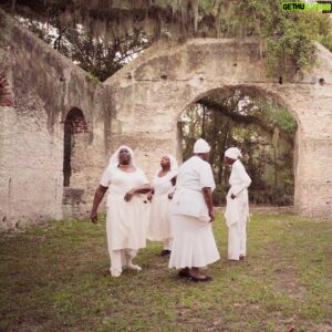 Stephen Satterfield Instagram - TODAY IS THE DAY!!!! High on the Hog: How African American Cuisine Transformed America  is NOW STREAMING!!! For my kinfolk all over the globe who’ve felt the pain of estrangement, and a past silenced and suppressed. Time to RECLAIM! 

This journey has been equal parts personal    universal. 

Please thank Dr. J for making this possible. Please say the same to Fabienne and Karis and Roger and Zana and countless others. I will have more to say later, but for now it’s straight celebration. The support and outreach has been too overwhelming for me to articulate, but please know that love is received and reflected. Peace y’all. We did it!!! #highonthehog