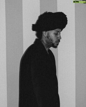 Stephen Voyce Instagram - What's the point of having a platform if all you ever use it for is to place yourself at the center of everyone and everything, only to been seen and adored? What's the point of having a voice if after everything you've spoken nothing was truly said. 🇨🇦🇳🇬🇩🇪👽. 📷 @adhdtravels