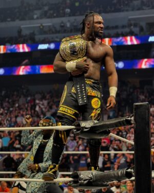 Stephon Strickland Instagram - My guy @swerveconfident defending the @aew title last night in a banger and debuting a new Swerve exclusive colorway of the promenade highs. Black elephant, metallic gold accents sitting on gum bottom soles. 

Just getting started. 🔥