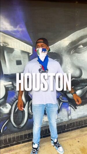 Stephon Strickland Instagram - I invaded @trillburgers in Houston with @bunb with a couple of surprises before I go (ALL IN) up in the UK 🇬🇧 8/26 at the @wembleystadium 👀 @dreandsnoop 💦 #BigPressure remix 🚨 @djscrewreckshop shouts to the new @aew champ @swerveconfident