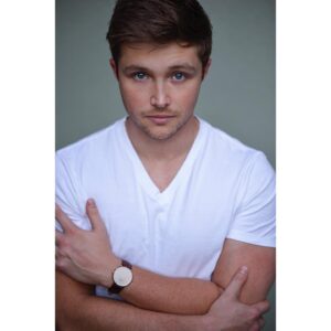 Sterling Knight Instagram - Guys!!! The @danielwellington BLACK FRIDAY SALE is ending like REAL SOON!!! Get over there and get your gift box for that special someone and use my #ad code:REALSTERLING for 15%off on top of a free strap and 50% off certain watches. #dwforlife #dwchristmas #dwforeveryone