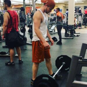Sterling Knight Instagram - Haven't done deadlifts in a while so just trying to take it slow and make sure my form's ok. Need to keep my back a little tighter and the weight should be goin back up. 📹- @aylak #kinobody #225 #deadlift