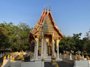 Sterling Knight Instagram - Your Jamie Lannister from wish.com has arrived lol 🤦🏼‍♂️🤷🏼‍♂️ Some photos from Wat Huai Mongkol today. Beautiful temple about 25 min from the beach in Hua Hin. YouTube coming soon…