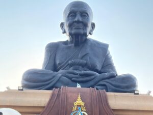 Sterling Knight Instagram - Your Jamie Lannister from wish.com has arrived lol 🤦🏼‍♂️🤷🏼‍♂️ Some photos from Wat Huai Mongkol today. Beautiful temple about 25 min from the beach in Hua Hin. YouTube coming soon…