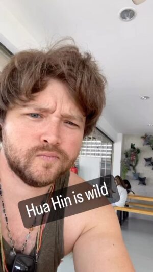 Sterling Knight Instagram - Hua Hin has got dem ponies!!