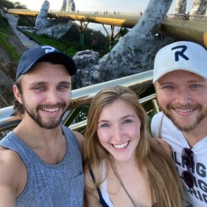 Sterling Knight Instagram - Hey y’all I know I haven’t been posting much but this is a pretty big deal. My beautiful and wonderful sister @scarlett_knight is up for the 2021 @hooters calendar COVER!! There was no competition this year due to Covid so she couldn’t crush the Top 10 like she did last year. Fan voting is underway and everyone can vote 5 times per day. If anyone can spare a few minutes and help my baby sister out I’d really appreciate it! She’s an amazing young woman and I’m so proud of her. Love y’all! Link in bio 😁😁