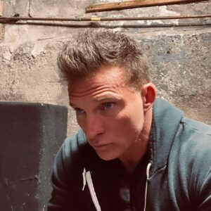Steve Burton Instagram - For a long time I was the best version of my LIMITED self. 
 
A lot of that had to do with self belief and negative self talk and then add in some bad habits. And we wonder why we get stuck on the hamster wheel.

No one blocks us from our full potential except for us.

You can break through, break bad habits..reprogram so to speak..Start to reach your full potential, maybe find some clarity or just find peace..Sounds difficult?

I’m not gonna lie.. it takes work. Like anything else. 

But ANYTHING worth having takes effort. 

And I’ll say YOU are worth it. 

No self investment-no self worth. 

We have limited time here. Let’s make the most of it.

Work mind, body and spirit daily and the doors will open. 

I believe you can. 💪🏼🙏🏻❤️

Have a great day.