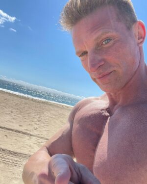 Steve Burton Instagram - Gratitude unlocks the door to contentment. Have a great day. 😎