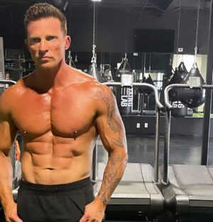 Steve Burton Instagram - Mind, body, & spirit. Work all three daily and unlock your full potential. 

💥The best part- the fulfillment doesn’t come from the results of the actions, which are nice, but from the actions themselves. Self investment is self love. 

So grateful to be helping Men & Women hit their goals. We have programs for all levels :) 

Ladies, my recent 8 week program started this week sold out. 

Get on the list for the next 8 week program which will start mid November.. it will change your life. I don’t say that lightly. I know it will. 

Is it tough to make changes? Yes! is it worth it? 💯 Your health is #1. Your people need you around. The time is now. 

🔥 steveburtonm3.com and get on the list! 🔥 or click in bio..