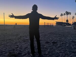 Steve Burton Instagram - Not just a New Year. Every day we have the chance to make a change. I find a way to be grateful everyday. I don’t leave the house until I am. “Gratitude unlocks the fullness of life. It turns what we have into enough, and more. It turns denial into acceptance, chaos to order, confusion to clarity.” Have a great day.