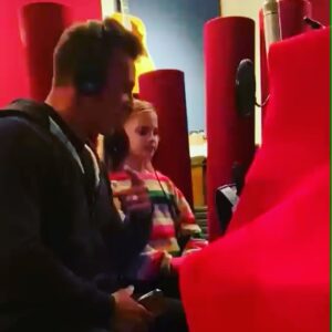 Steve Burton Instagram - I’ve never fancied myself as a singer, but when my 7yr old angel/daughter said, “Daddy let’s sing a duet for Christmas!” How could I say no? Our awesome producer caught this. Merry Christmas! Brooklyn rocks! (Full song) #merrychristmas
#happyholidays #letitsnow