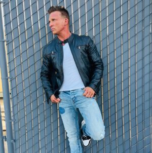 Steve Burton Instagram - Staying present is one of the hardest challenges I/we face.. being in the moment. 
  If you keep thinking/ living in the past in the present the future is going to end up like the past. 
  Be aware. We are our thoughts. Our thoughts make or unmake us. 

Now, I am more present than ever and can still prepare for the future..Not waiting for what’s next. I have a vision. Time to get work.  Have a good one.
📸 @justjimwarren 

Love you guys. 💪🏼❤️💯🙏🏻 
#mindset #motivation #discipline #gratitude #love