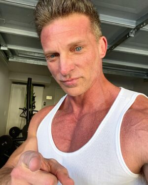 Steve Burton Instagram - Have a great Sunday. 🙏🏻❤️