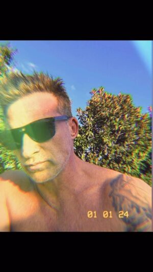 Steve Burton Instagram - What a year! 🎢💪🏼🙏🏻⚡️❤️✝️ 

Incredibly GRATEFUL for this life and all of your support.

Here’s to a LIMITLESS 2024. 😎