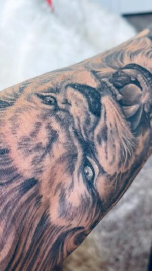 Steve Burton Instagram - Finally able to get inked! 

Here’s a look at the awesome work the legendary @joelbones has done so far! 

More to come…

You got ink? @goldrushtattoo does!