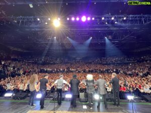 Steve Lukather Instagram - Thank you #Paris 🙌 
We love 🫵
See you again soon ❤️
📷 by @lcm_audio 
#toto #totoband #dogzofoz #dogzofoztour #france #parisfrance #stevelukather #davidpaich #gregphillinganes #josephwilliams #johnpierce #shannonforrest #warrenham #dennisatlas #crowd #bow #legends #thankyou #loveyou