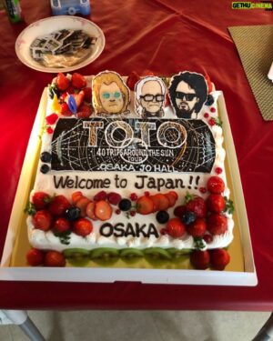 Steve Lukather Instagram - Who wants cake?
Looks like someone already ate the Paich figurine. Lol
Thank you Osaka for a great night !