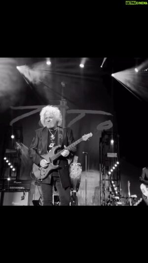 Steve Lukather Instagram - There’s only one emoji that comes to mind when you hear @stevelukatherofficial pour his heart out with a soulful solo like this one from Toto’s recent performance of #IllBeOverYou 
And that emoji is 🐐 
Only 2 shows to go with our friends @journeyofficial starting with #WilkesBarre #PA at the #mohegansunarena tonight 🎫
Thank you @julieannbalfour for the amazing footage 🎥
#toto #tototheband #totoband #stevelukather #guitarsolo #GOAT #live #liveshow #journey #journeyband #davidpaich #mikeporcaro #jeffporcaro #steveporcaro #josephwilliams #michaelmcdonald #80smusic #80sclassic #ballad #ballads #classics #🐐