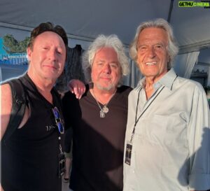 Steve Lukather Instagram - Great to see my friends @julespicturepalace and @officialjohnmclaughlin at our @totothemselves show last night in the south of France xx