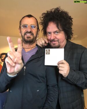 Steve Lukather Instagram - Christmas came early today.
Thanks Boss xx