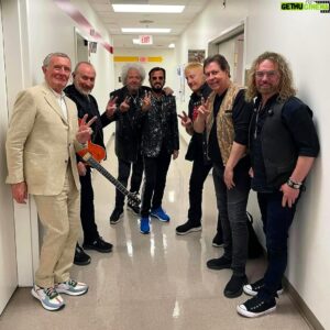 Steve Lukather Instagram - Back at it with the boss @ringostarrmusic with a residency at @venetianvegas ❤️🫵 
#repost @warrenham