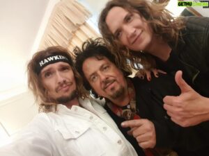 Steve Lukather Instagram - My new friends the Darkness.
We are playing a show in London together tonight.
Nicest guys ever and a great band!
Bet ya didn’t see this one comin..