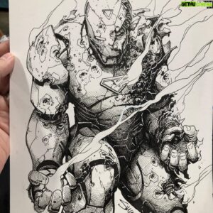 Steve McNiven Instagram - Battle damaged Iron Man pen and ink commission done at @fanexpodenver ! What a great show! #ironman #marvelcomics #penandinkdrawing #concommission #stevemcniven