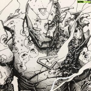 Steve McNiven Instagram - Battle damaged Iron Man pen and ink commission done at @fanexpodenver ! What a great show! #ironman #marvelcomics #penandinkdrawing #concommission #stevemcniven