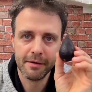 Steve Mould Instagram - I came up with this conclusion: figs are crazy.
#science #interestingfacts #fruit
