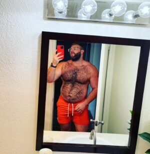 Steven Instagram - Lights, camera, bathroom mirror action 
#bathroomkween