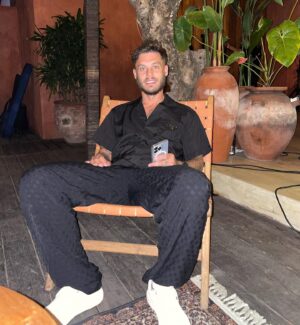 Steven Bachelard Instagram - Black and Holidays… #sun #bali ⚡️🖤
