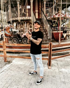 Steven Bachelard Instagram - ⭐️H.A.P.P.I.N.E.S.S⭐️