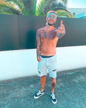 Steven Bachelard Instagram - S'il te plait tu peux rendre mon Téléphone c'est confidentiel 💀
-
- #instagram #enjoy #ete #sunny #bronzer #peauhalé #Graindepeau #bronzage #bordeaux