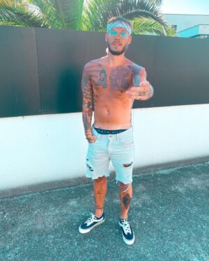 Steven Bachelard Instagram - S'il te plait tu peux rendre mon Téléphone c'est confidentiel 💀
-
- #instagram #enjoy #ete #sunny #bronzer #peauhalé #Graindepeau #bronzage #bordeaux