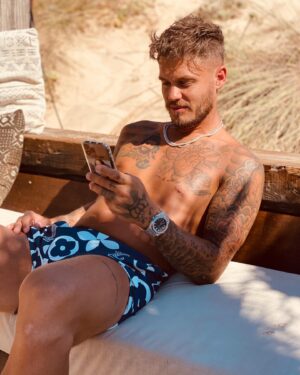 Steven Bachelard Instagram - ⭐️La ? Je prépare ma prochaines Destinations avec @cassandracoutinho 💜
-
- #instagram #snapchat #summer #holidays #Jamais #fini #destin #Bonne #etoile #reussite #eloignez #le #mauvais #oeil