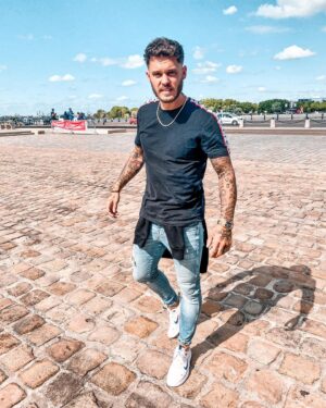 Steven Bachelard Instagram - ⭐️Accompagne moi sur les chemins sombres de ma vie pour pouvoir enfin trouver la lumière a tes côtés⭐️
-
- #instagram #enjoy #bordeaux #plaisir #balade #Joie #Amour #Lovely #Mood #sunday #Sunny