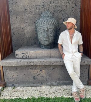 Steven Bachelard Instagram - @villaedenubud @bali.superhost  Villa , Buddha , and Chill ...🐉