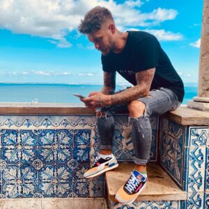 Steven Bachelard Instagram - ⭐️Je lui déclare ma Flamme 🔥 ⭐️
-
-
- #instagram #lovely #love #bblove #bebou #solide #BetonArmee #lisbonne #Felicita #Carioca #mininha