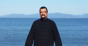 Steven Seagal Instagram - Dear fans,

I am headed to Belarus today. I am looking forward to seeing you all at the III International Health Festival in Minsk to inspire children and adults to explore avenues in leading a more healthy lifestyle. 
Love and respect, 
Steven 
#ShimkoGathersFriends 
#Шимкособираетдрузей
#health #sports #sportsforall