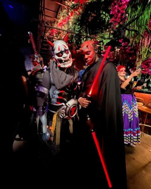 Stian Blipp Instagram - Veldig gøy fest hos @alexandrajoner! Sinnsyke kostymer og nydelige folk. Konemor kan få beholde Darth Vader kostymet på resten av kvelden….⁣
⁣
Mitt kostyme er laget av den veldig flinke @justdesignsnorway