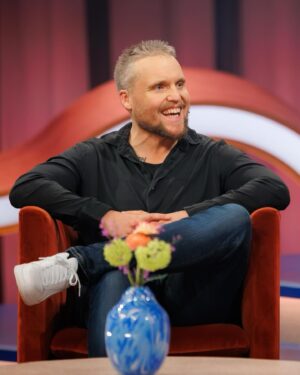 Stian Thorbjørnsen Instagram - Snubla innom programmet til Else her om dagen! Alltid like trevlig med den dama. Det kan dere se på tv ikveld klokka 21.30 ❤️ foto @c_ingebrigtsen