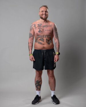 Stian Thorbjørnsen Instagram - Før/etter. 16 ukers helvete er over. 16 uker med dedikasjon, en dose galskap og mye ny kunnskap om hvordan jeg kan leve livet mitt på en måte som gjør at rølpen, forhåpentligvis, kan leve noen år ekstra ❤️ Takk for alle meldinger underveis. Takk til Martin, Anette og resten av teamet som virkelig har backa meg hele veien fra a-å!