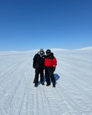 Stian Thorbjørnsen Instagram - Kautokeino-Karasjok-Vardø-Ekkerøy-Bugøynes-Kirkenes med fatter’n. ENDELIG fikk jeg vist frem fantastiske Finnmark til en i familien og for en tur det ble. 11 dager uten opptak, uten konserter (som nesten føltes rart)…kun en spontan roadtrip uten særlig annen mål og mening enn at vi måtte fly hjem idag. Takk til alle som har hjulpet oss på tur med forskjellige opplevelser❤️